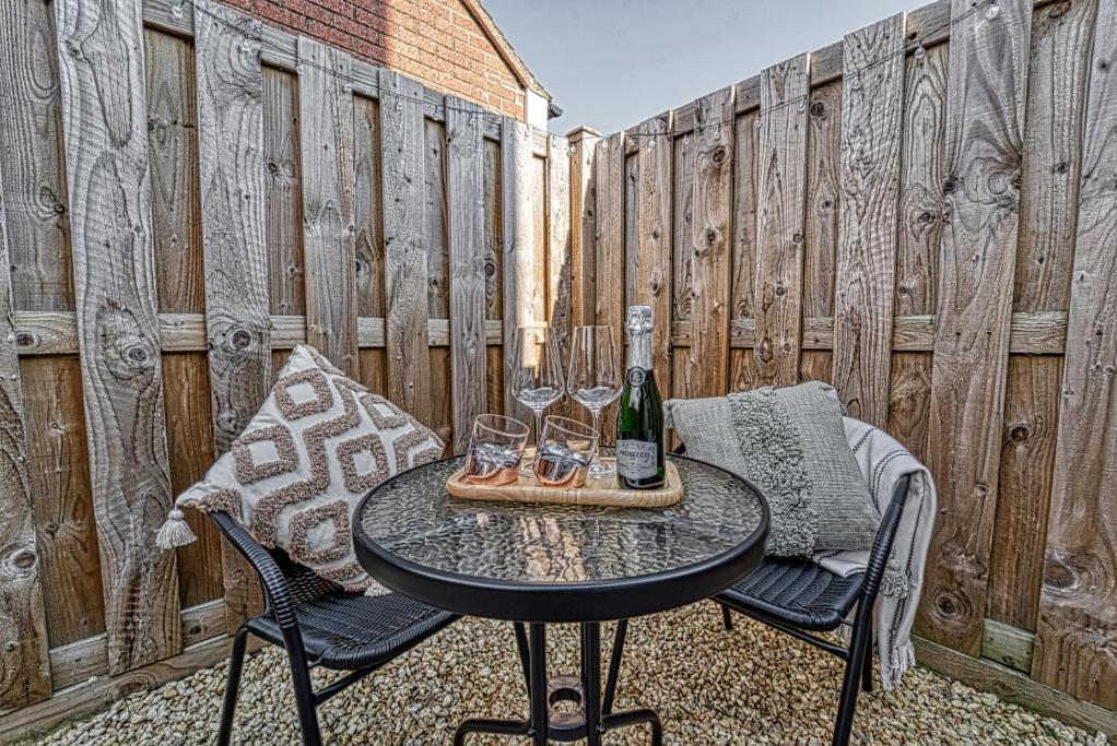 Guest Homes - Watledge House Apartment Tewkesbury Εξωτερικό φωτογραφία